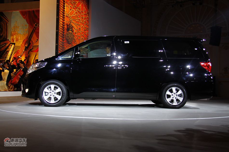 埃尔法上市现场图