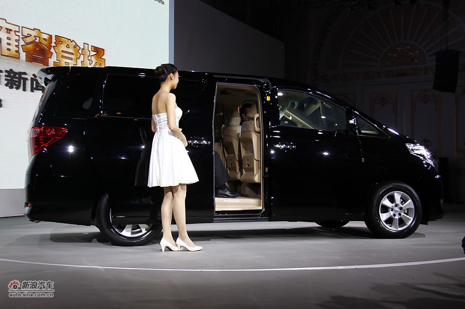 埃尔法上市现场图