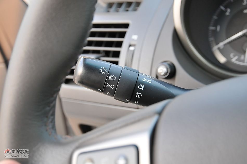 2010款普拉多TX 2.7L自动豪华版