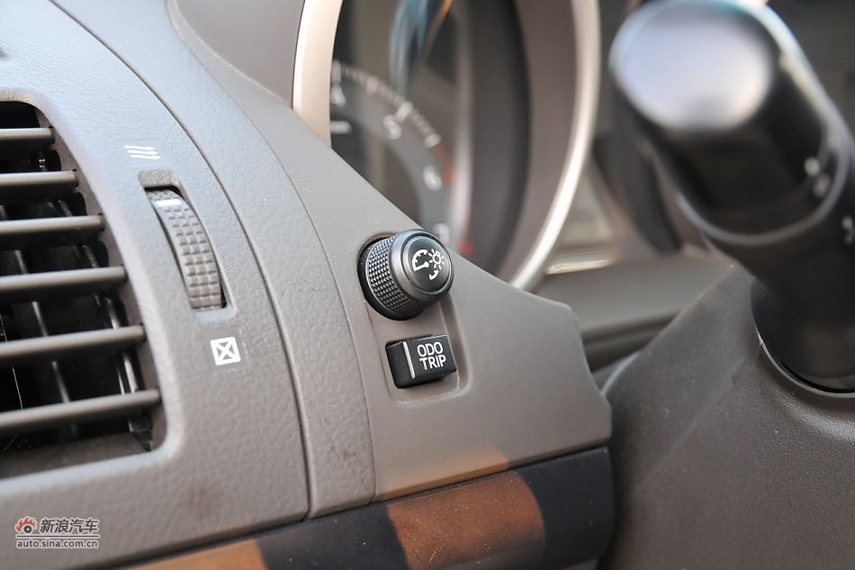 2010款普拉多TX 2.7L自动豪华版
