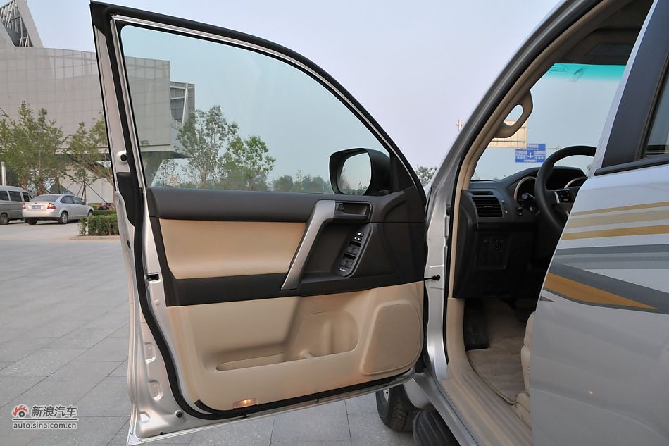 2010款普拉多TX 2.7L自动豪华版