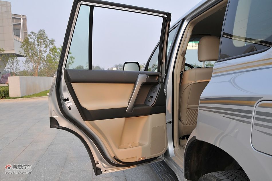 2010款普拉多TX 2.7L自动豪华版