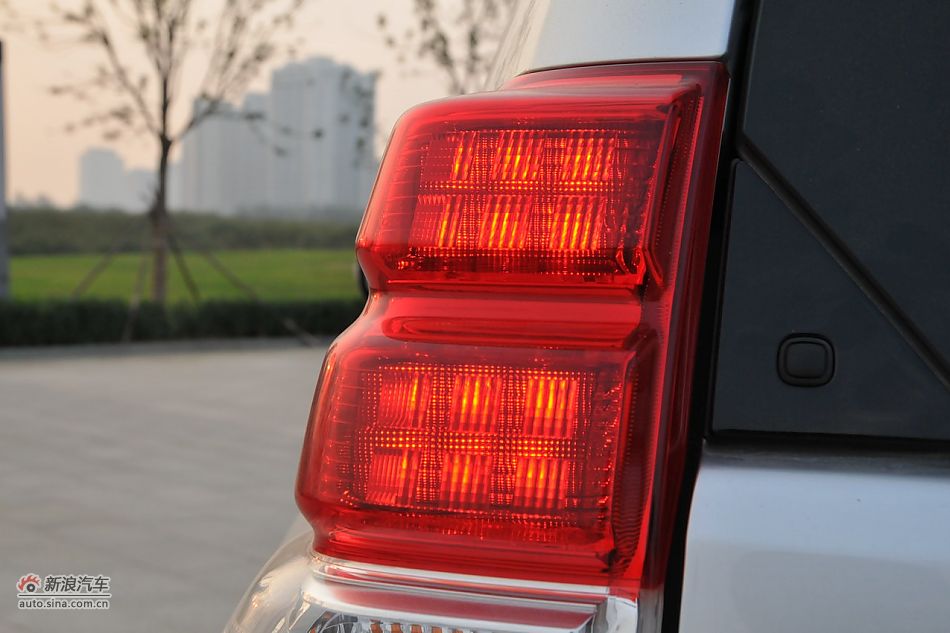 2010款普拉多TX 2.7L自动豪华版