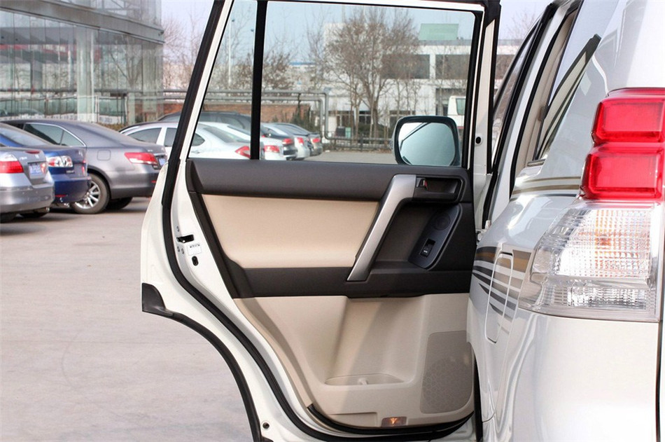 2010款普拉多2.7L手动版