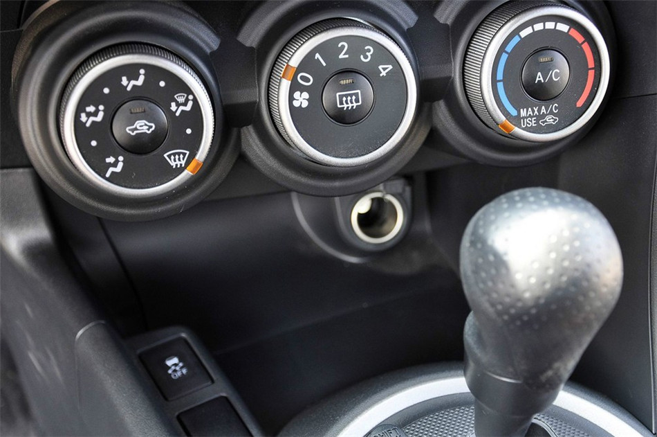 2011款丰田杰路驰2.5L自动标准版