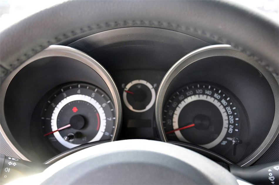 2011款丰田杰路驰2.5L自动标准版