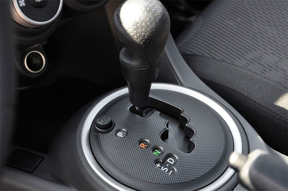 2011款丰田杰路驰2.5L自动标准版