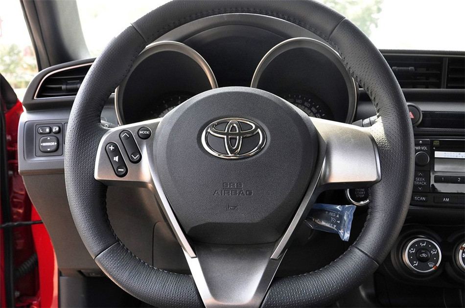 2011款丰田杰路驰2.5L自动标准版