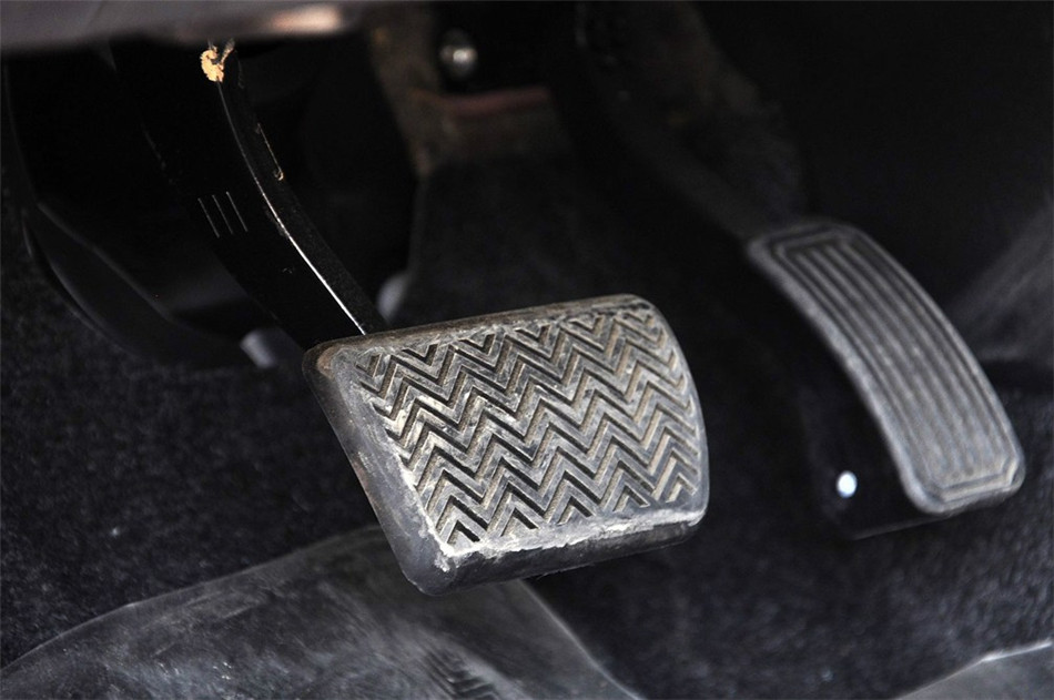 2011款丰田杰路驰2.5L自动标准版