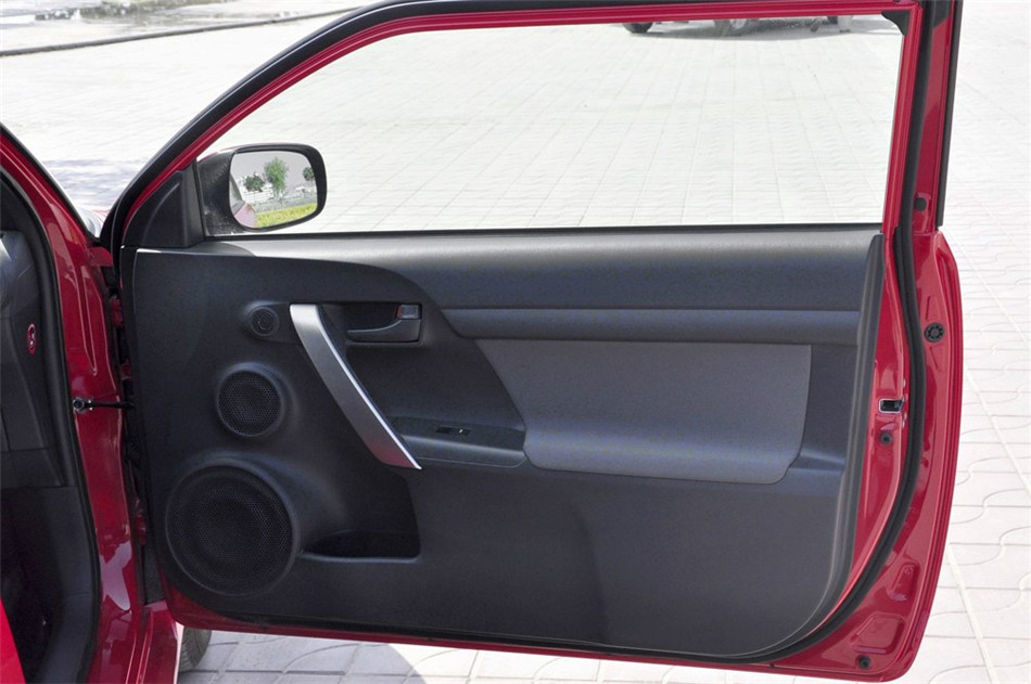 2011款丰田杰路驰2.5L自动标准版