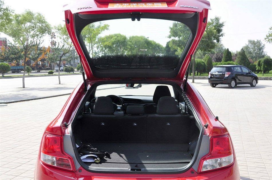 2011款丰田杰路驰2.5L自动标准版