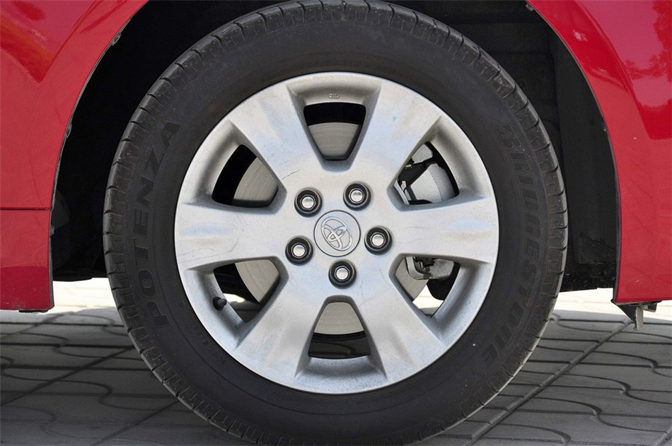 2011款丰田杰路驰2.5L自动标准版