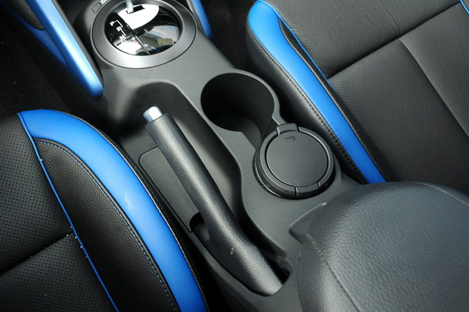 2012款现代Veloster飞思1.6T自动豪华版