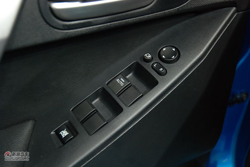 马自达3星骋两厢