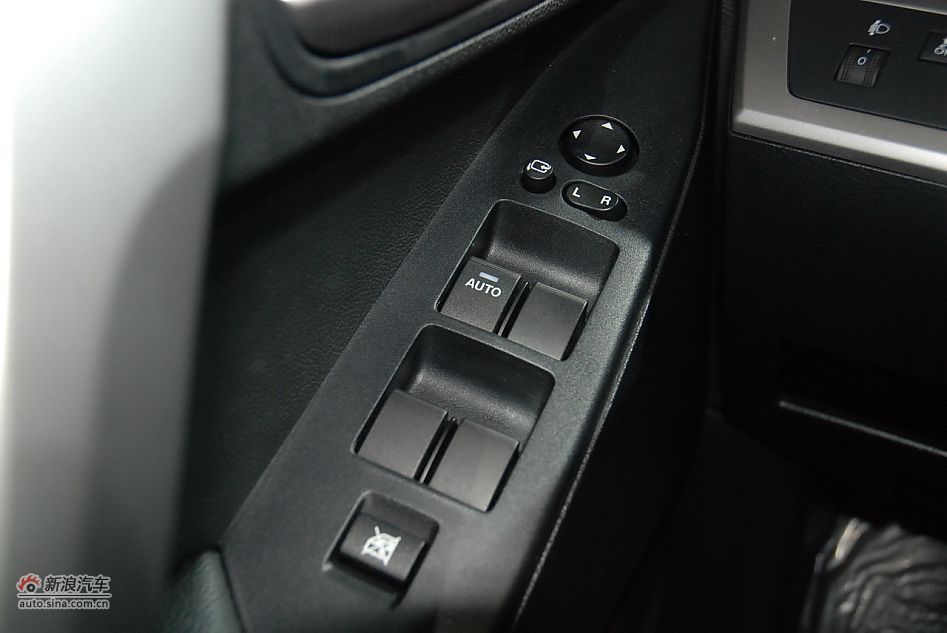 马自达3星骋两厢