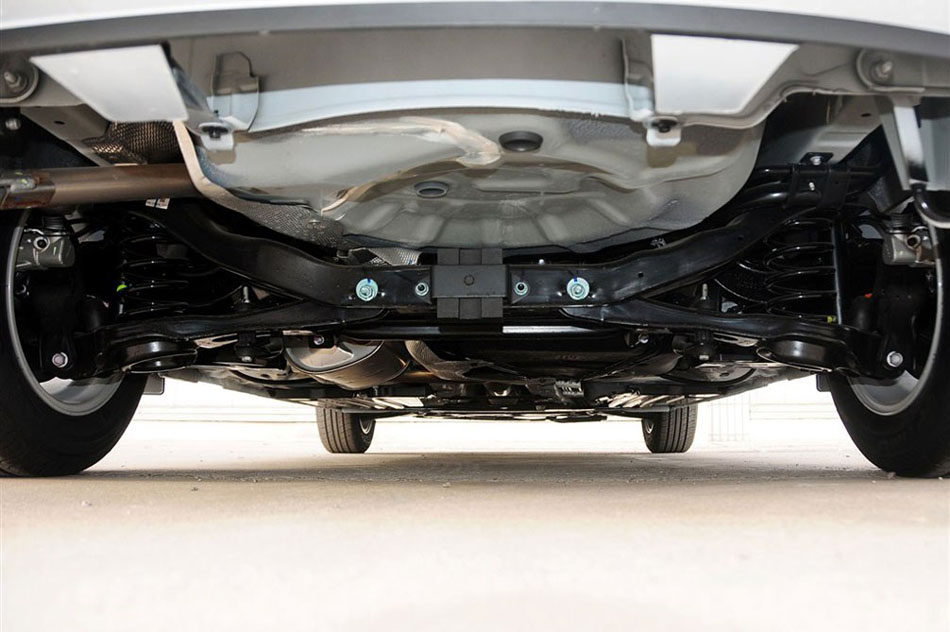 马自达3星骋 三厢 2013款 1.6L AT 精英型 引擎底盘