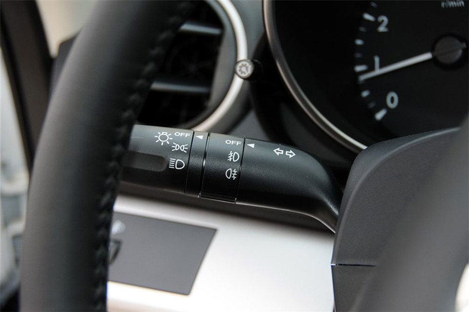 马自达3星骋 三厢 2013款 1.6L AT 精英型 内饰