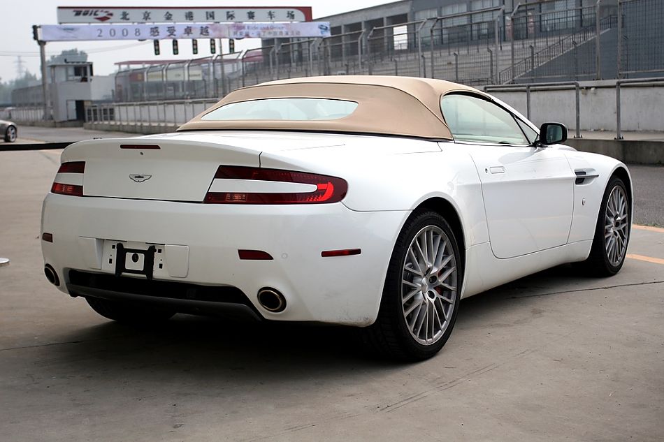 V8 Vantage外观图片