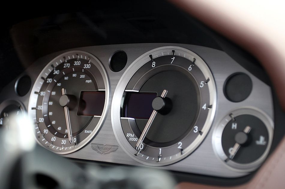 V8 Vantage Roadster内饰图片