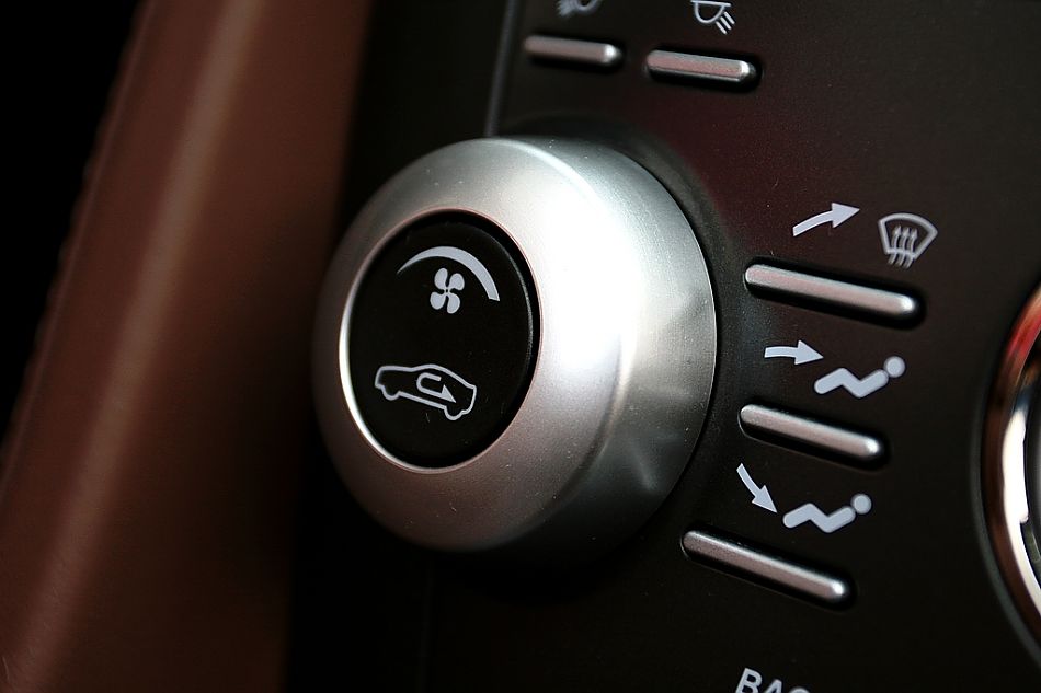 V8 Vantage Roadster内饰图片