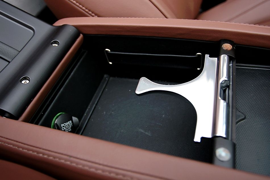 V8 Vantage Roadster内饰图片