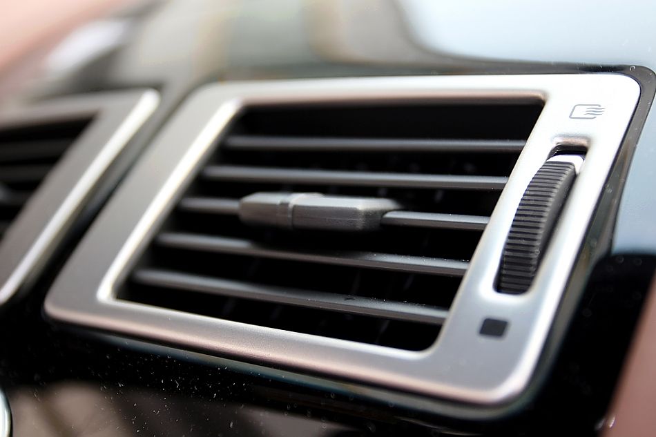 V8 Vantage Roadster内饰图片