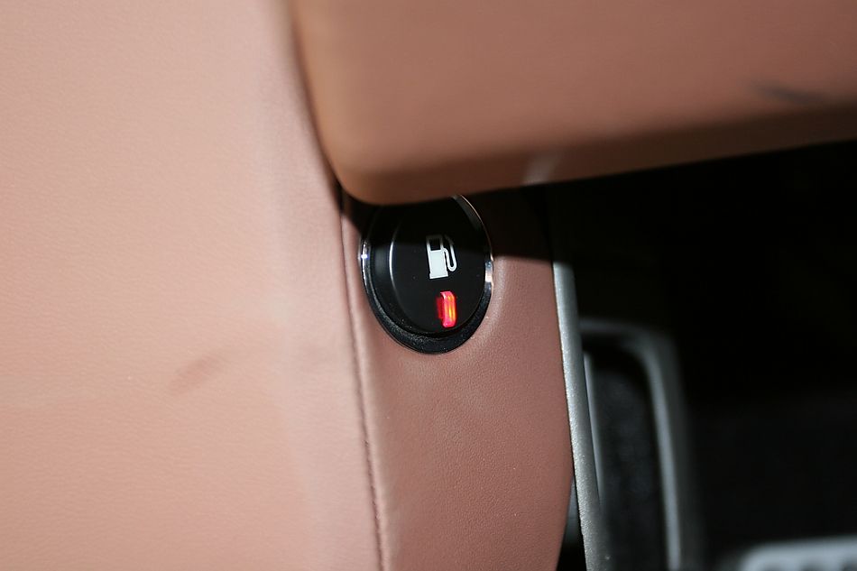 V8 Vantage Roadster内饰图片