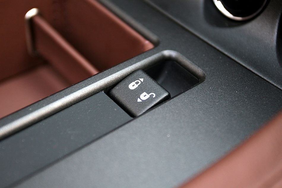 V8 Vantage Roadster内饰图片