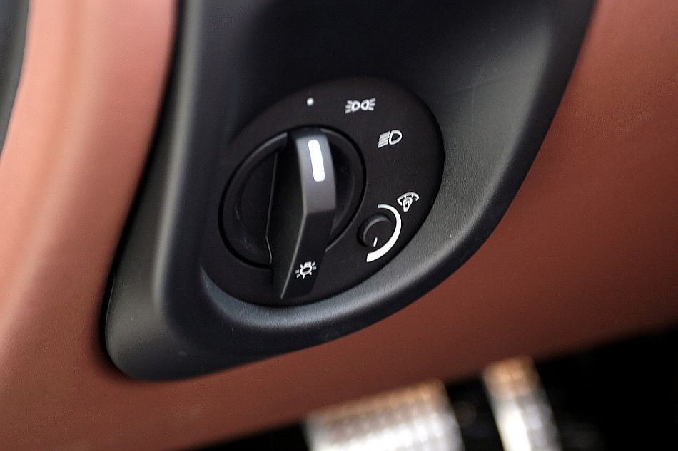 V8 Vantage Roadster内饰图片