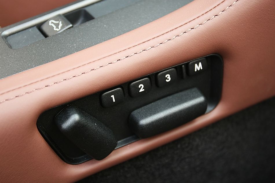 V8 Vantage Roadster内饰图片