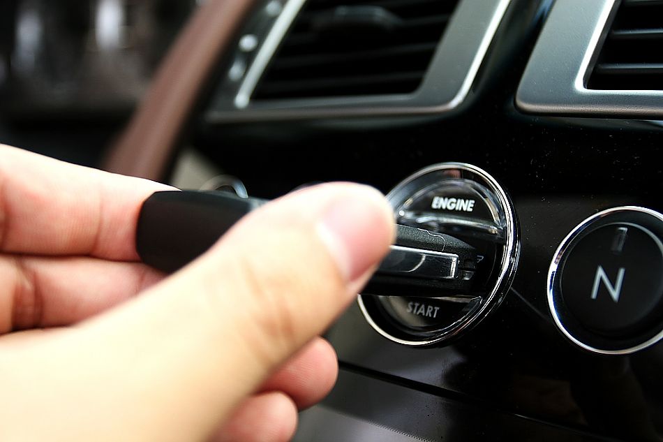 V8 Vantage Roadster内饰图片