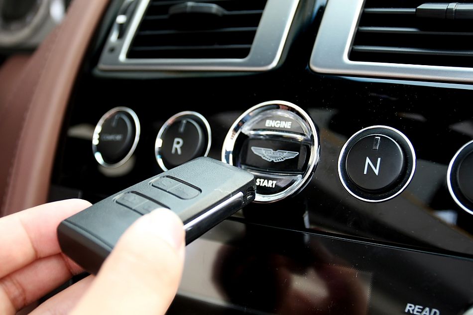 V8 Vantage Roadster内饰图片