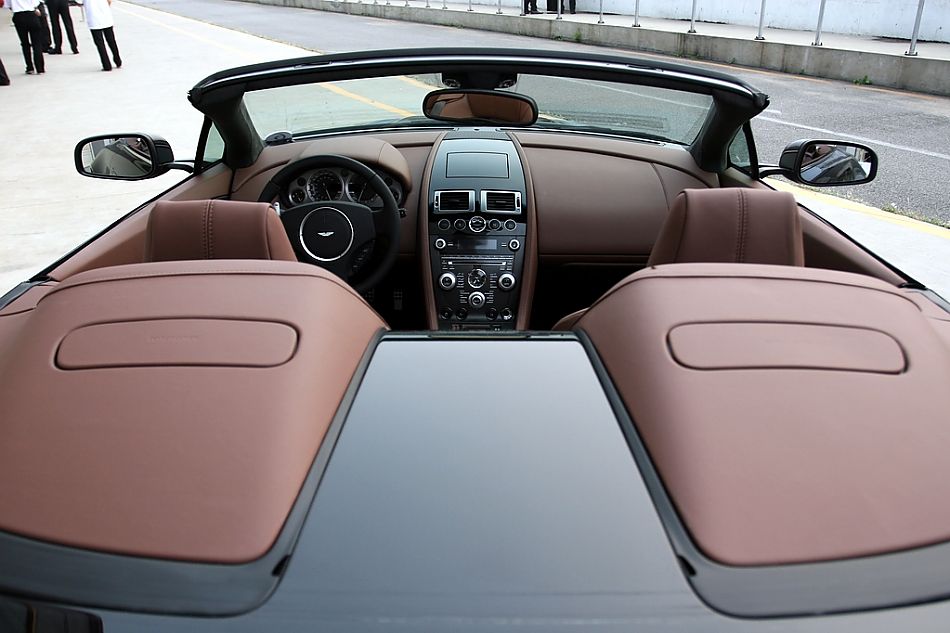 V8 Vantage Roadster内饰图片