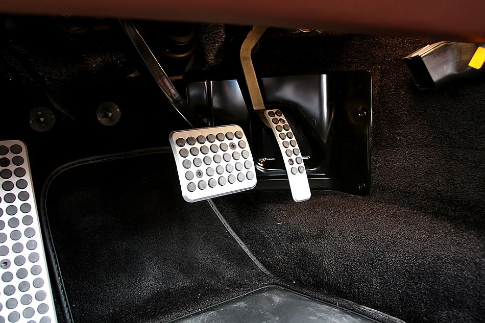 V8 Vantage Roadster内饰图片