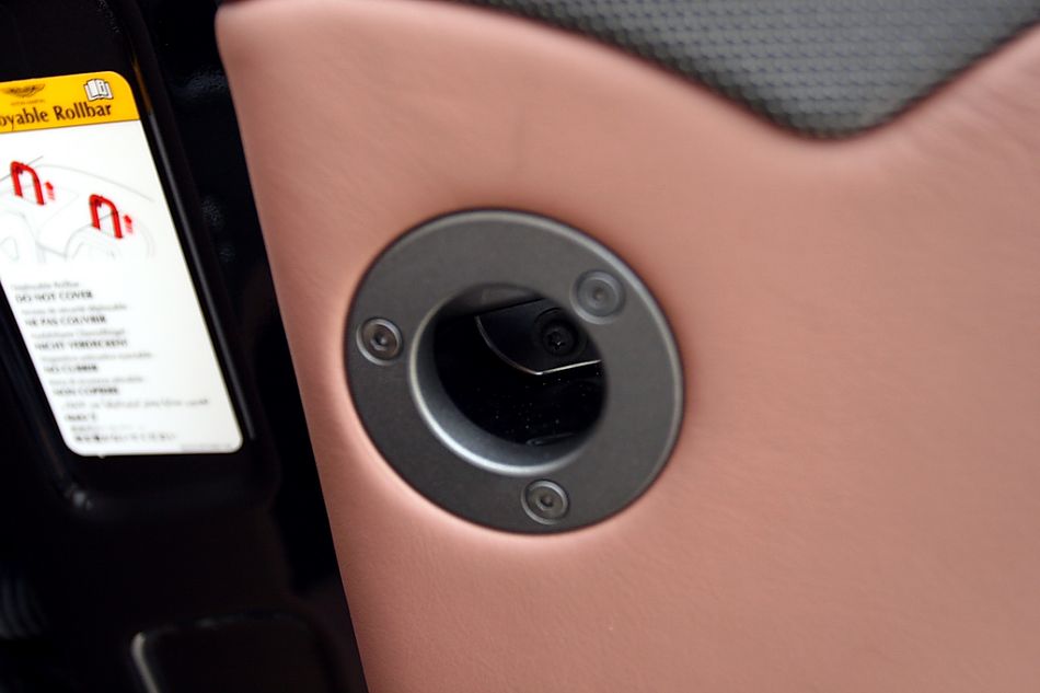 V8 Vantage Roadster内饰图片