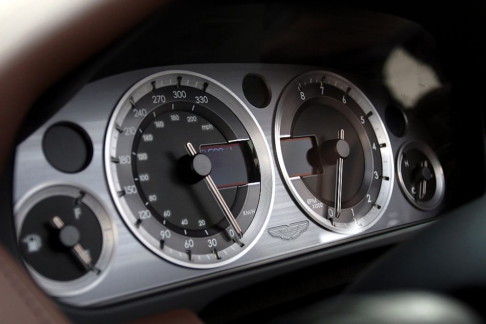 V8 Vantage Roadster内饰图片