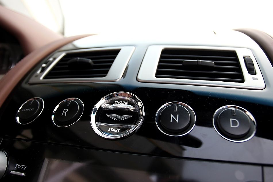 V8 Vantage Roadster内饰图片