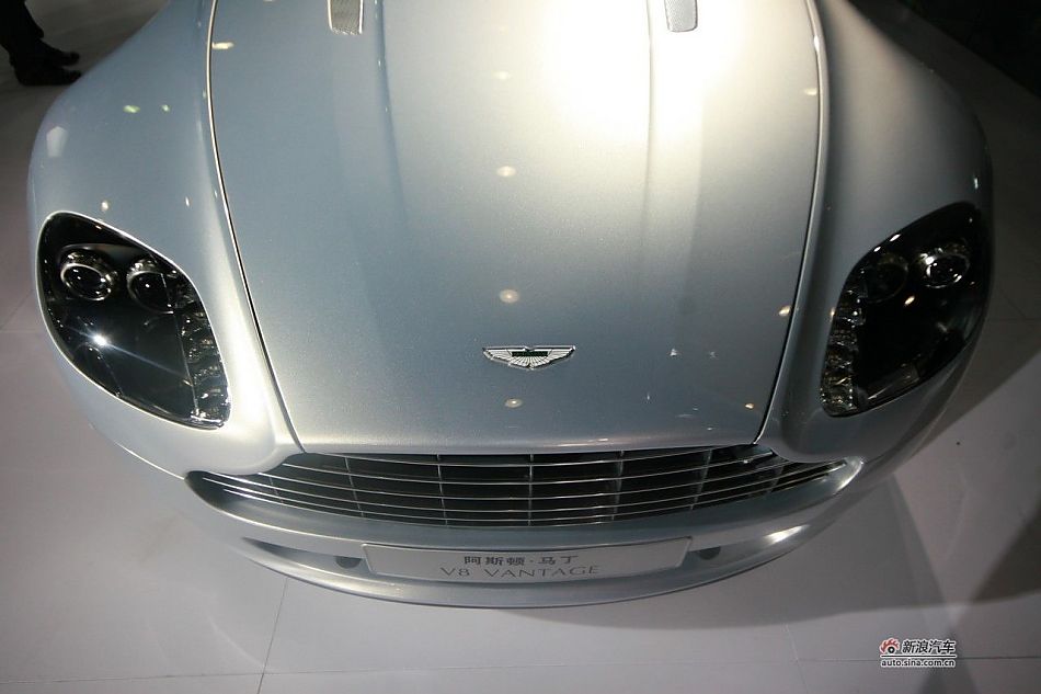 阿斯顿-马丁V8