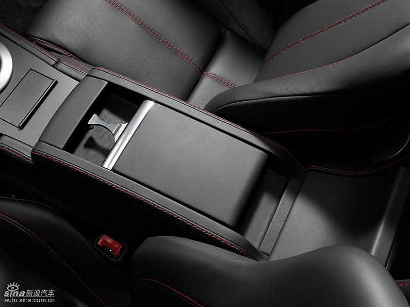 阿斯顿马丁到店