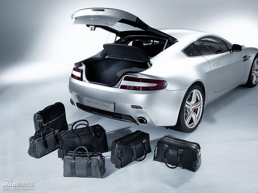 阿斯顿马丁到店