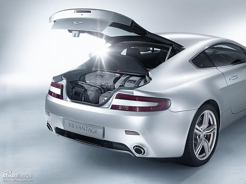 阿斯顿马丁到店