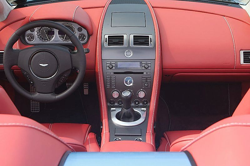 阿斯顿-马丁V8 Vantage内饰图片