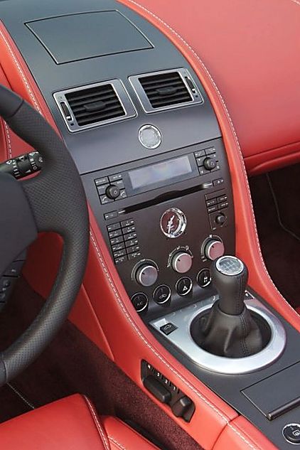 阿斯顿-马丁V8 Vantage内饰图片