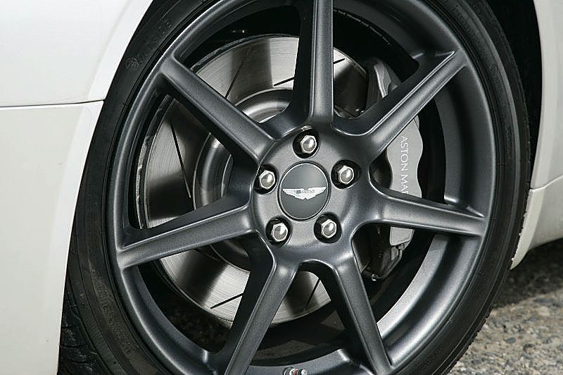 阿斯顿-马丁V8 Vantage外观图片