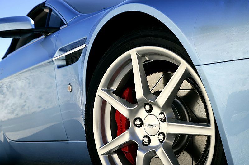 阿斯顿-马丁V8 Vantage外观图片