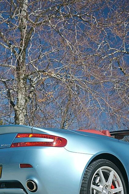 阿斯顿-马丁V8 Vantage外观图片