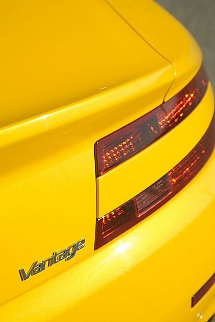 阿斯顿-马丁V8 Vantage外观图片