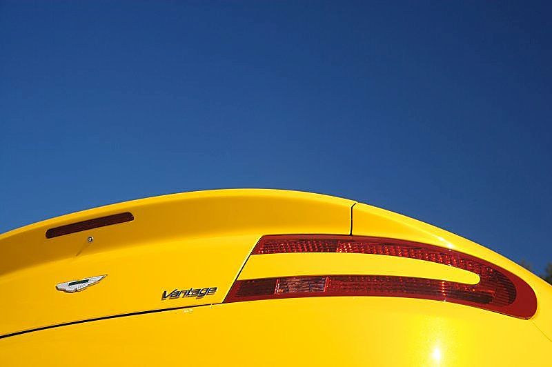 阿斯顿-马丁V8 Vantage外观图片