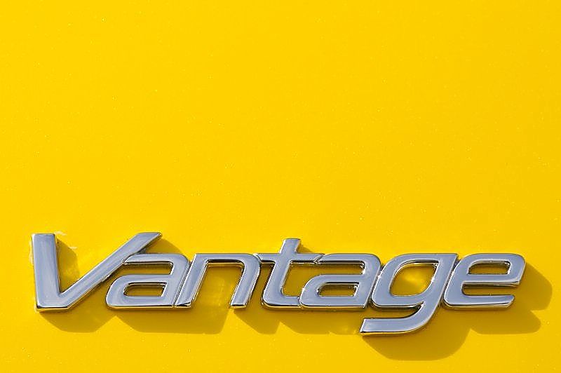 阿斯顿-马丁V8 Vantage外观图片