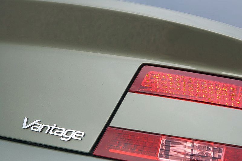 阿斯顿-马丁V8 Vantage外观图片